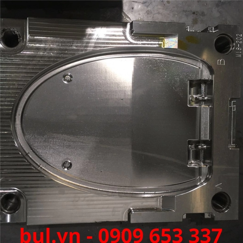 khuon thoi chai nhua 2 1910 - Công ty sản xuất khuôn nắp bồn cầu nhà vệ sinh tại tp HCM